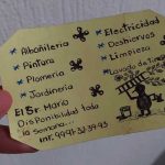 “Querer es poder”: Señor hace volantes para conseguir trabajo