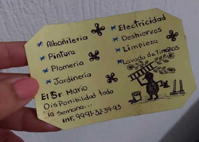 “Querer es poder”: Señor hace volantes para conseguir trabajo