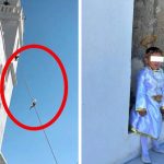 ¡De película! Niño vestido de ángel es bajado de una torre (Video)