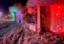 México: Seis muertos y seis heridos tras volcadura de autobús en San Luis Potosí Seis muertos y seis heridos tras volcadura de autobús en San Luis Potosí, México