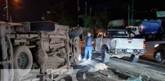 Vivo de milagro tras volcarse en los semáforos de La Rocargo, Managua