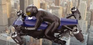 “Viene del futuro”: Presentan nueva motocicleta voladora