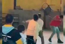 Jugaban a la “sillita” pero resultaron agrediéndose con la misma (VIDEO) Jugaban a la “sillita” pero resultaron agrediéndose con la misma (VIDEO)