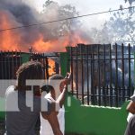 En Bluefields tres viviendas quedaron reducidas a escombros por un incendio Foto: En Bluefields tres viviendas quedaron reducidas a escombros por un incendio / TN8