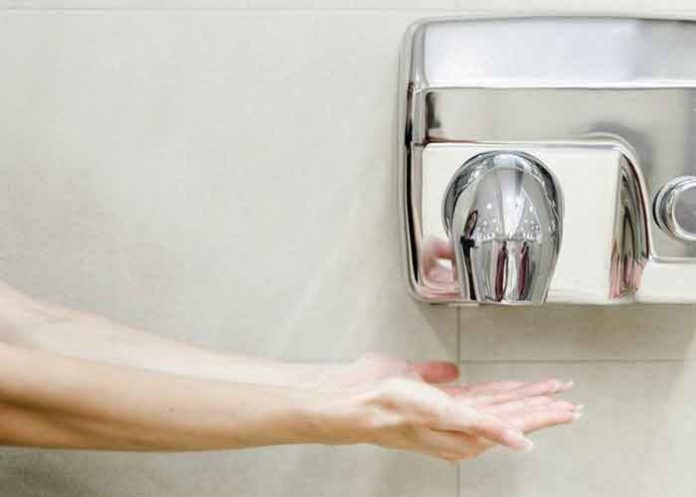 1 Cuidado con la forma en que secas tus manos, podría ser un riesgo para tu salud