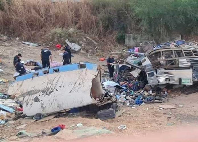 Autobús de turistas en México deja 15 muertos y heridos