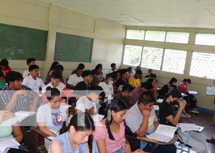 Curso para fortalecer conocimiento de aspirantes a estudiar en la UNAN-León