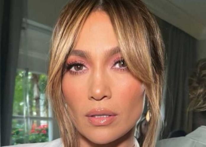 1 Jennifer López se muestra elegante por medio de Instagram