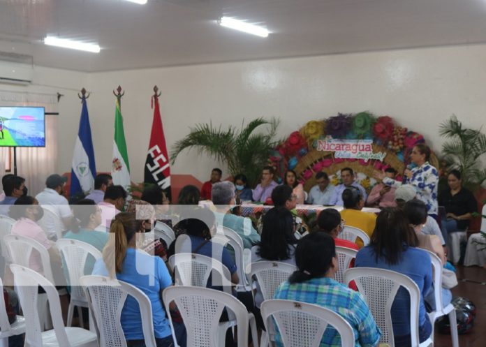 Encuentro con emprendedores y prestadores de servicio turístico en Masaya