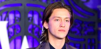Actor de la serie “Merlina” es denunciado por abuso sexual