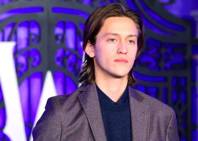 Actor de la serie “Merlina” es denunciado por abuso sexual