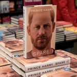 Libro escrito por el Príncipe Enrique vende millones de ejemplares Libro escrito por el Príncipe Enrique vende millones de ejemplares