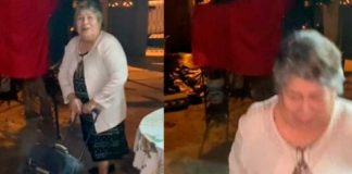 Abuelita interrumpe ritual para viajar por una "balacera"