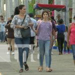 Familias disfrutan de los diferentes atractivos que ofrece la Avenida Bolívar, en Managua Foto: Familias disfrutan de los diferentes atractivos que ofrece la Avenida Bolívar, en Managua / TN8