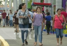 Familias disfrutan de los diferentes atractivos que ofrece la Avenida Bolívar, en Managua Foto: Familias disfrutan de los diferentes atractivos que ofrece la Avenida Bolívar, en Managua / TN8