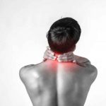 El uso de dispositivos móviles puede causar serias afectaciones a tu cuello