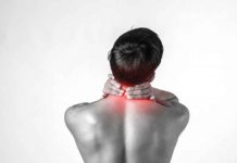 El uso de celulares puede causar serias afectaciones a tu cuello El uso de dispositivos móviles puede causar serias afectaciones a tu cuello