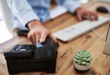 ¡Despedido! Empleado se autollamaba más de 190 veces para no atender clientes ¡Despedido! Empleado se autollamaba más de 190 veces para no atender clientes