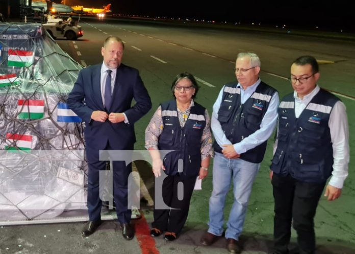 Vacunas Pfizer llegan a nuestro país donadas por el gobierno de Hungría