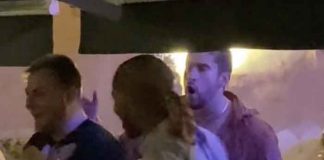 Anda desatado: Filtran video de Bad Bunny quitando celulares en un bar