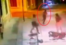 Chavalas no se dejan robar y le dan golpiza a presunto asaltante (Video)