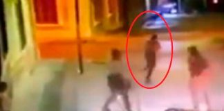 Chavalas no se dejan robar y le dan golpiza a presunto asaltante (Video)