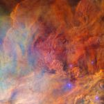 Hubble de la NASA, observa una nube cósmica salpicada de estrellas Hubble de la NASA, observa una nube cósmica salpicada de estrellas