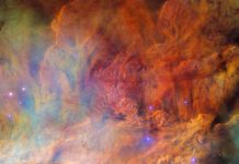 Hubble de la NASA, observa una nube cósmica salpicada de estrellas Hubble de la NASA, observa una nube cósmica salpicada de estrellas