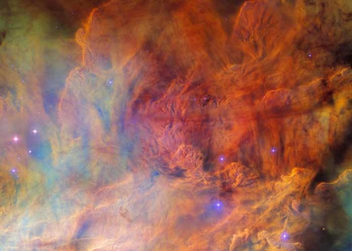 1 Hubble de la NASA, observa una nube cósmica salpicada de estrellas