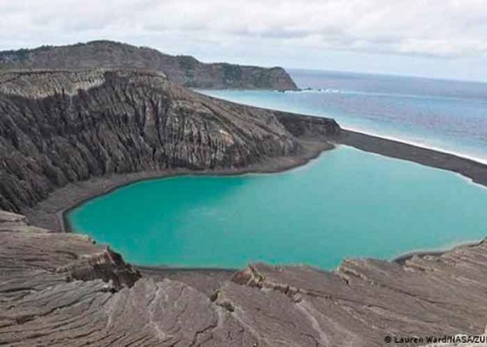 Isla emerge de la nada y luego vuelve a desaparecer en Tonga