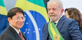 Canciller Denis Moncada saluda a presidente electo de Brasil, Cro. Luiz Inácio Lula da Silva