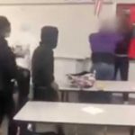 VIDEO: Endiablado profesor de Texas golpea sin parar a alumno en plena clase Profesor de Texas le llamó la atención por hablar alto
