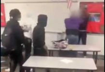 VIDEO: Endiablado profesor de Texas golpea sin parar a alumno en plena clase Profesor de Texas le llamó la atención por hablar alto