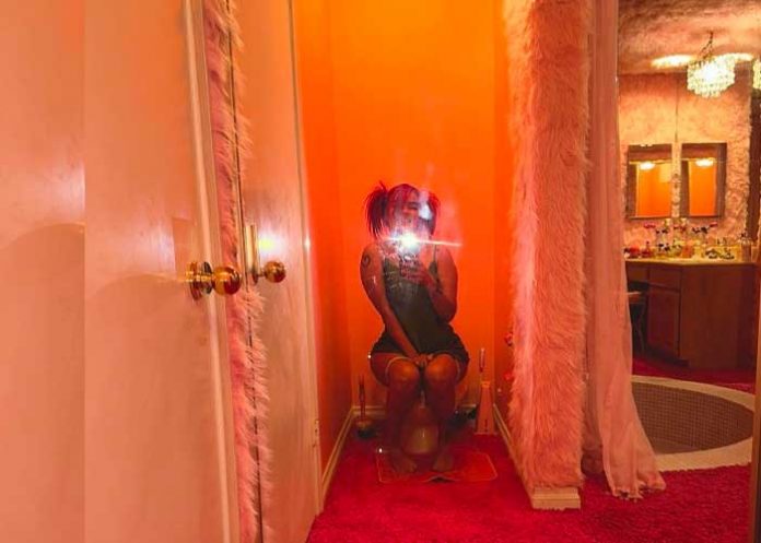 La fotografía de Karol G en un momento íntimo