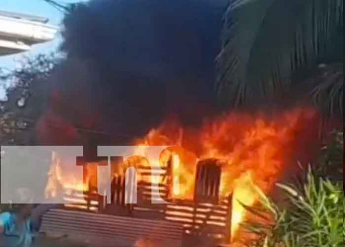 2 Dejar cargando una batería lo dejo sin casa en Corn Island