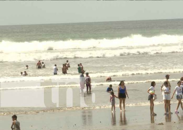 2 Foto: Familias nicaragüenses disfrutaron de las bellas playas de Pochomil y Masachapa / TN8