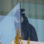 Shakira 'vigila' a la mamá de Piqué con una bruja desde su balcón ¿Porqué será?