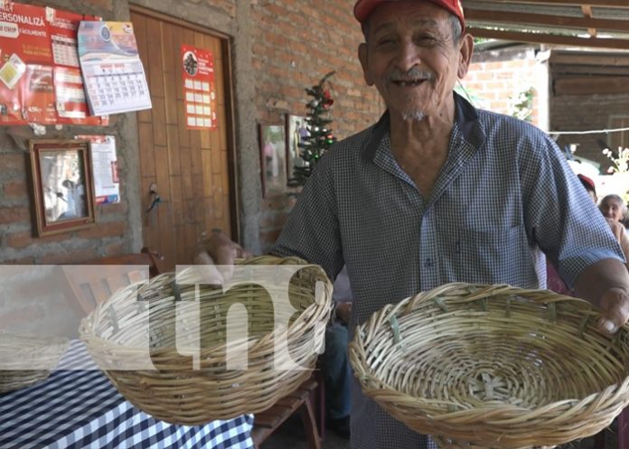 2 Foto: Artesano de la Isla de Ometepe elabora bonitas canastas típicas / TN8