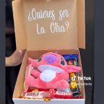 ¿Honesto o descarado? Joven le propone con regalo en mano ser «la amante» Joven le propone a una chica ser la "amante"