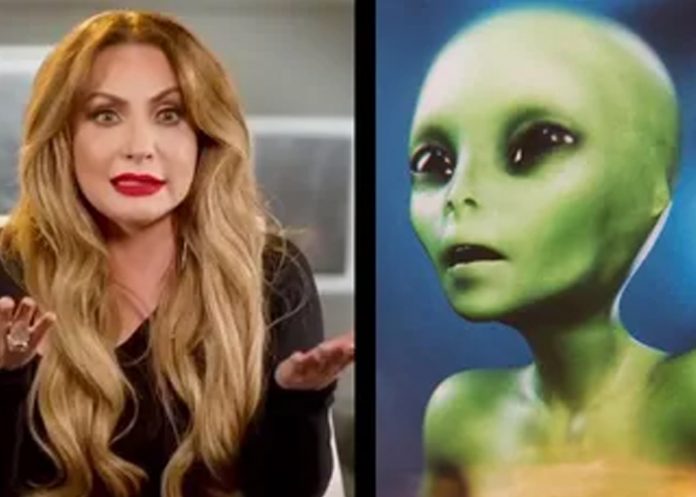 ¿Mafe Walker eres tú? Paty Navidad asegura ser un extraterrestre (Video)