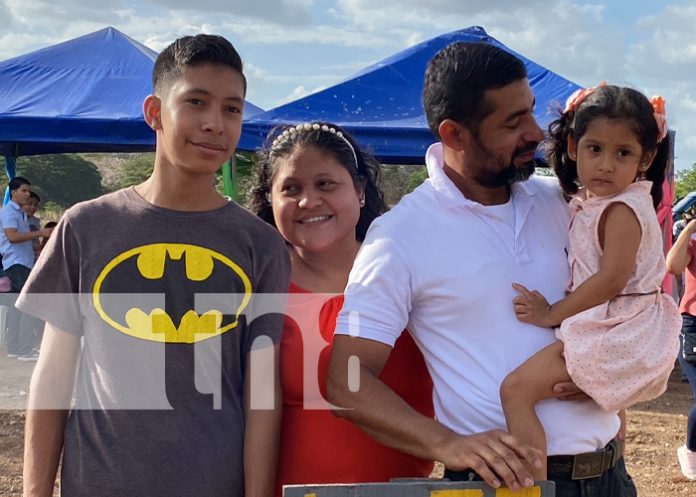 Alcaldía de Juigalpa entregó 40 lotes de terreno a más familias