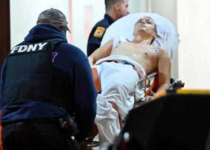 3 oficiales resultan “macheteados” en un ataque en Estados Unidos