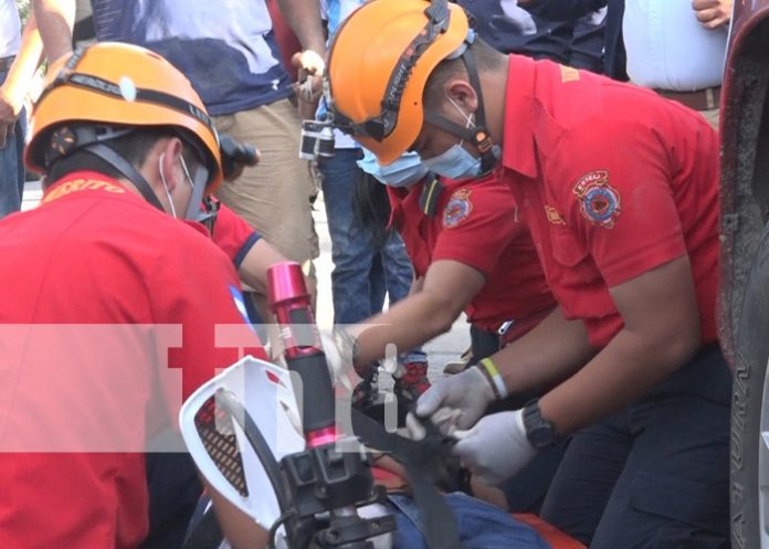 3 Motociclistas impactan en un vehículo y resultan con lesiones en Estelí