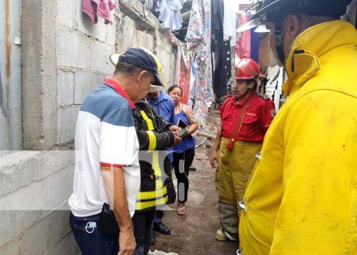 Fuga de gas deja en cenizas un pequeño taller de plátanos en Granada