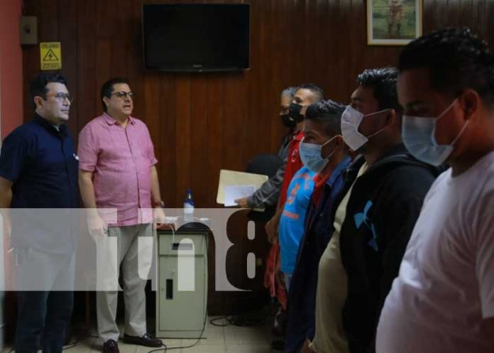 Capacitan a conductores de caponeras en Managua