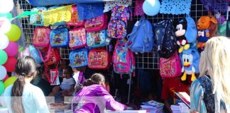 Ventas muy buenas en feria de regreso a clases en Masaya
