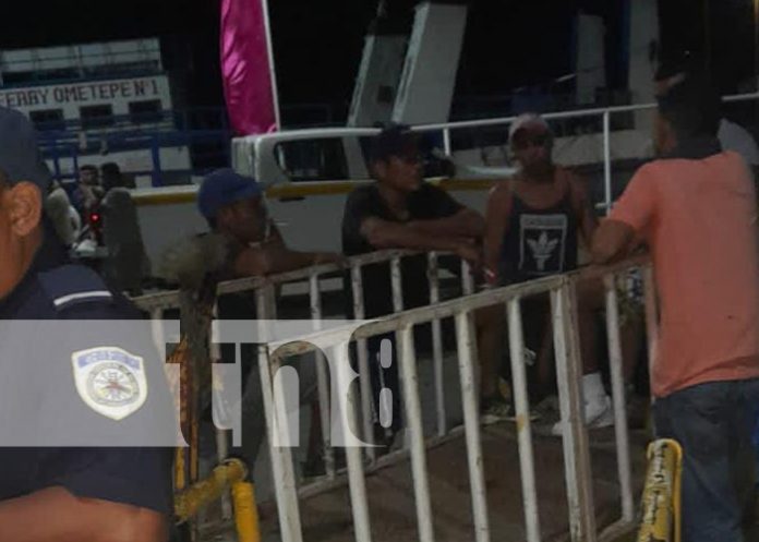 Foto: Buscan a hombre que se tiró de un ferry en la Isla de Ometepe / TN8