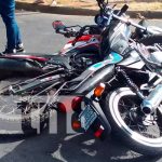 Acompañante de motociclista termina grave en Managua Acompañante de motociclista termina grave en Managua