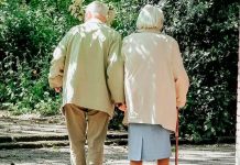 ¡Ni la muerte logró separarlos! Abuelitos mueren a minutos de diferencia