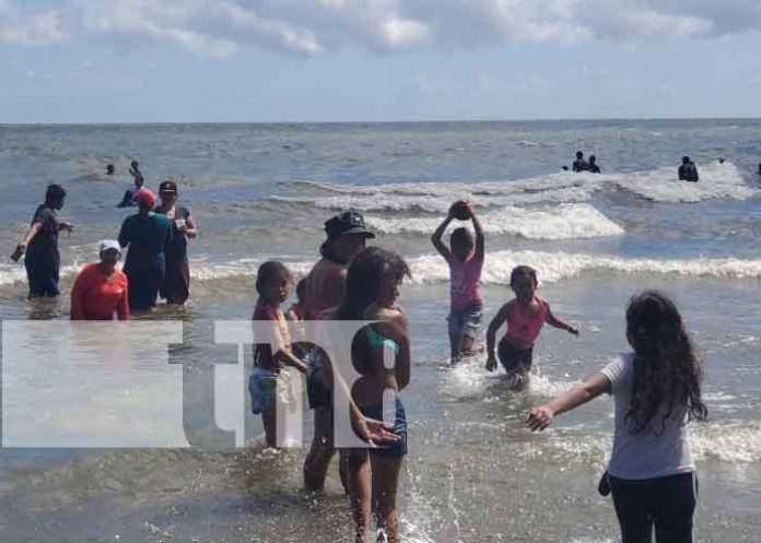 Foto: Familias de Rivas disfrutan de las playas este primer fin de semana 2023 / TN8
